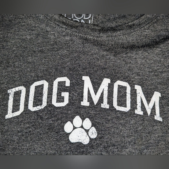 Modern Lux "Dog Mom" Tee 🐶🐾 - Picture 2 of 3